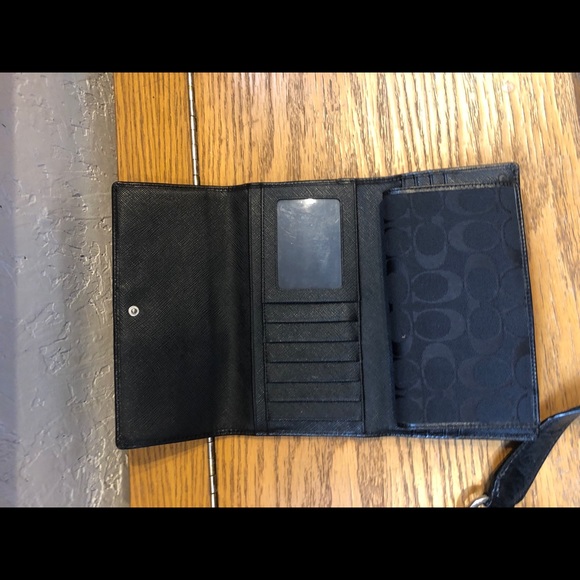 Coach - Picture 3 of 7